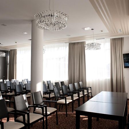Hotel Leon & Spa อาราด ภายนอก รูปภาพ