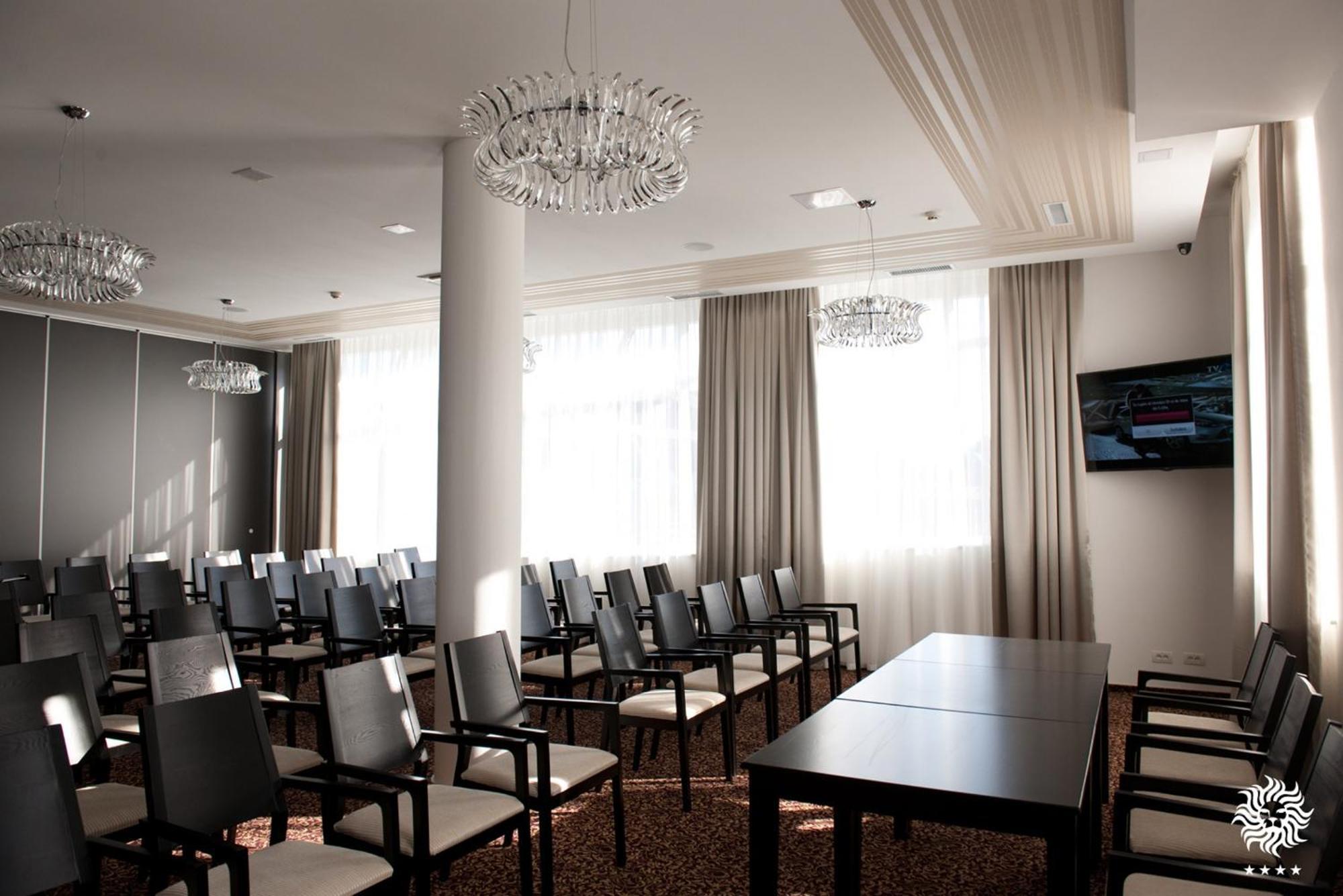 Hotel Leon & Spa อาราด ภายนอก รูปภาพ