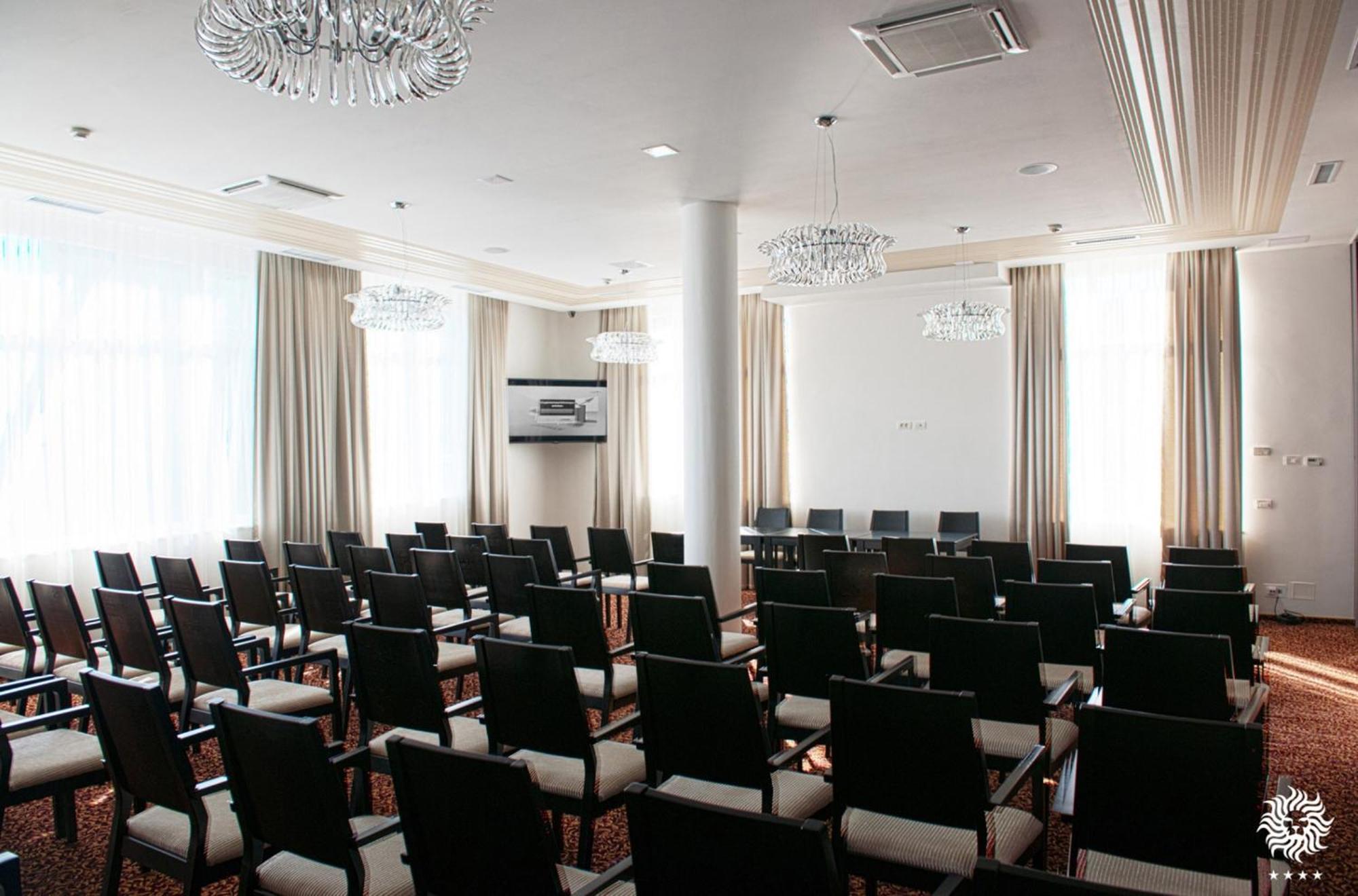 Hotel Leon & Spa อาราด ภายนอก รูปภาพ