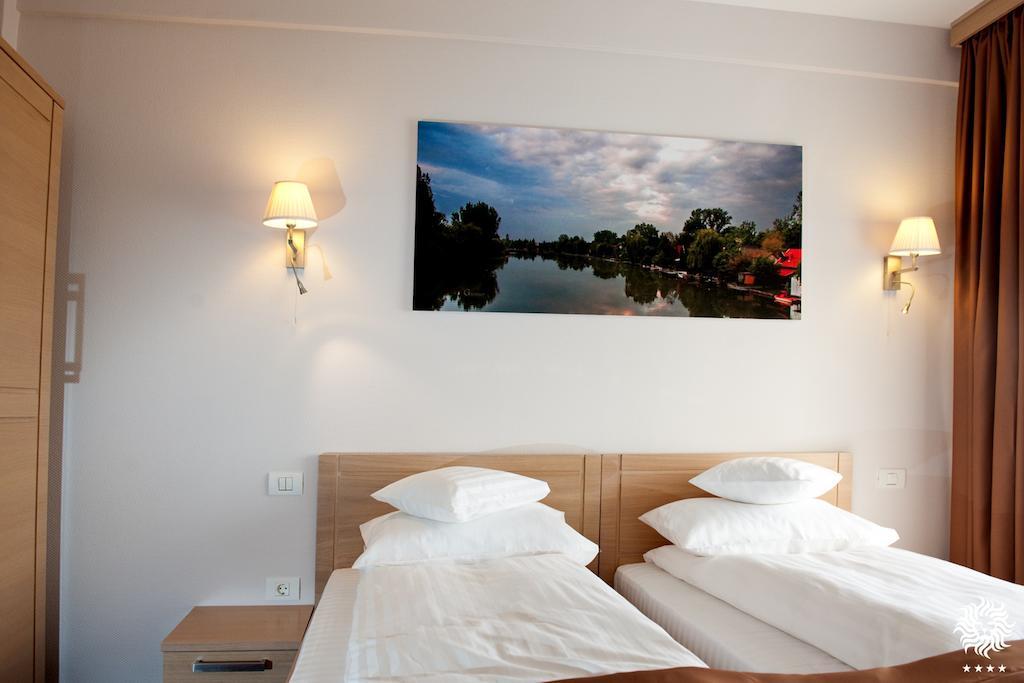 Hotel Leon & Spa อาราด ภายนอก รูปภาพ